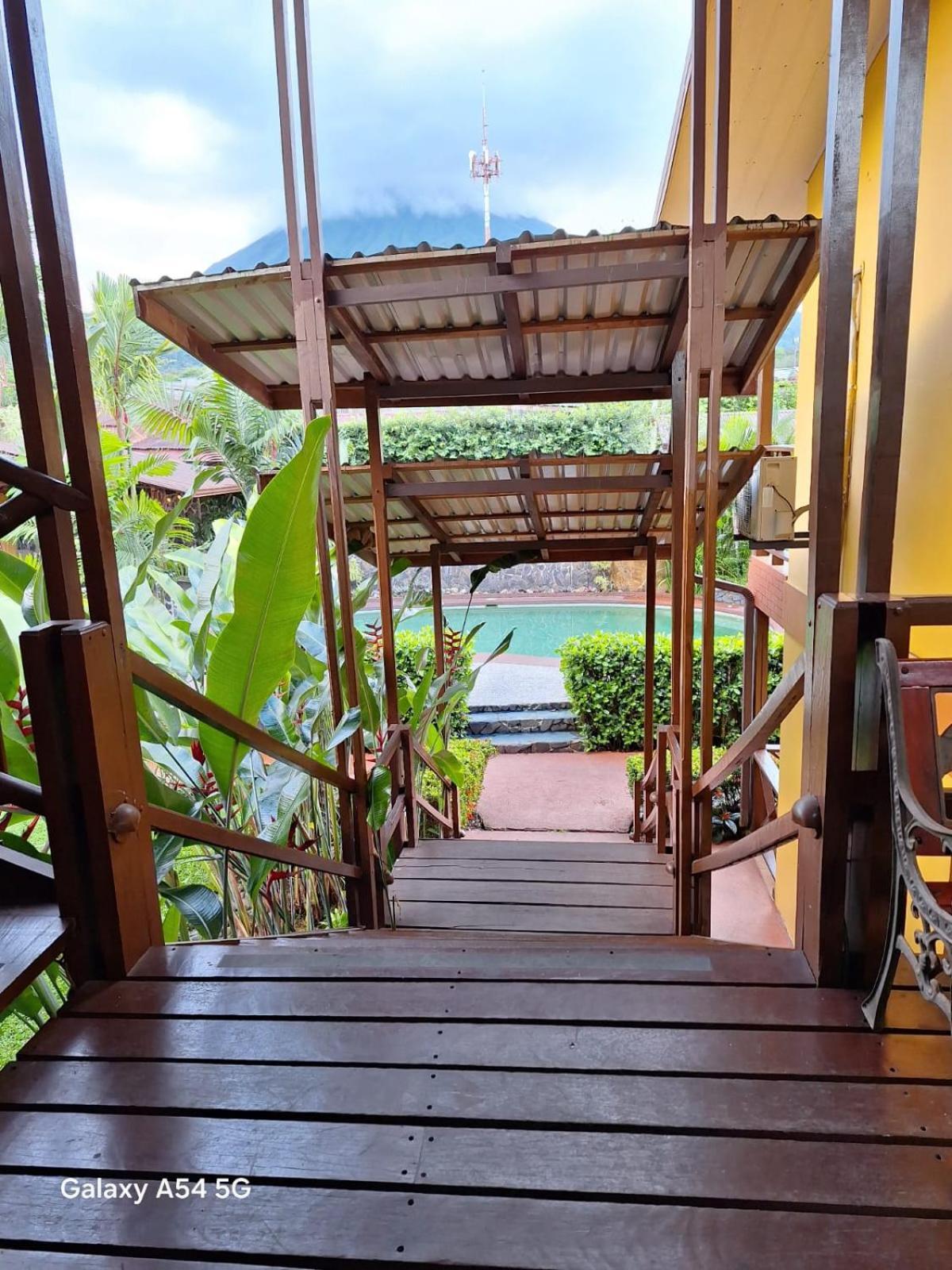 Iris Arenal Hotel La Fortuna Екстериор снимка